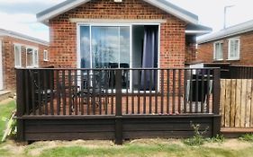 Leysdown-on-sea Saddlebrook Holiday Park 3 Bedroom Brick Built Chalet Bungalow   United Kingdom