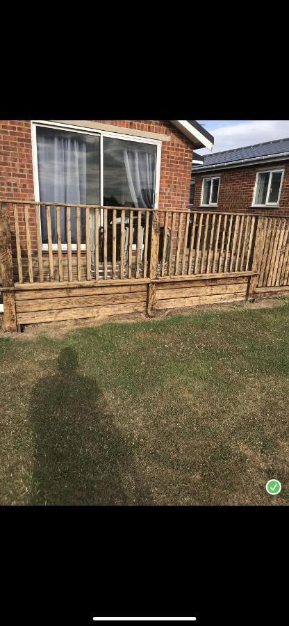 Leysdown-On-Sea Saddlebrook Holiday Park 3 Bedroom Brick Built Chalet Bungalow Exterior photo