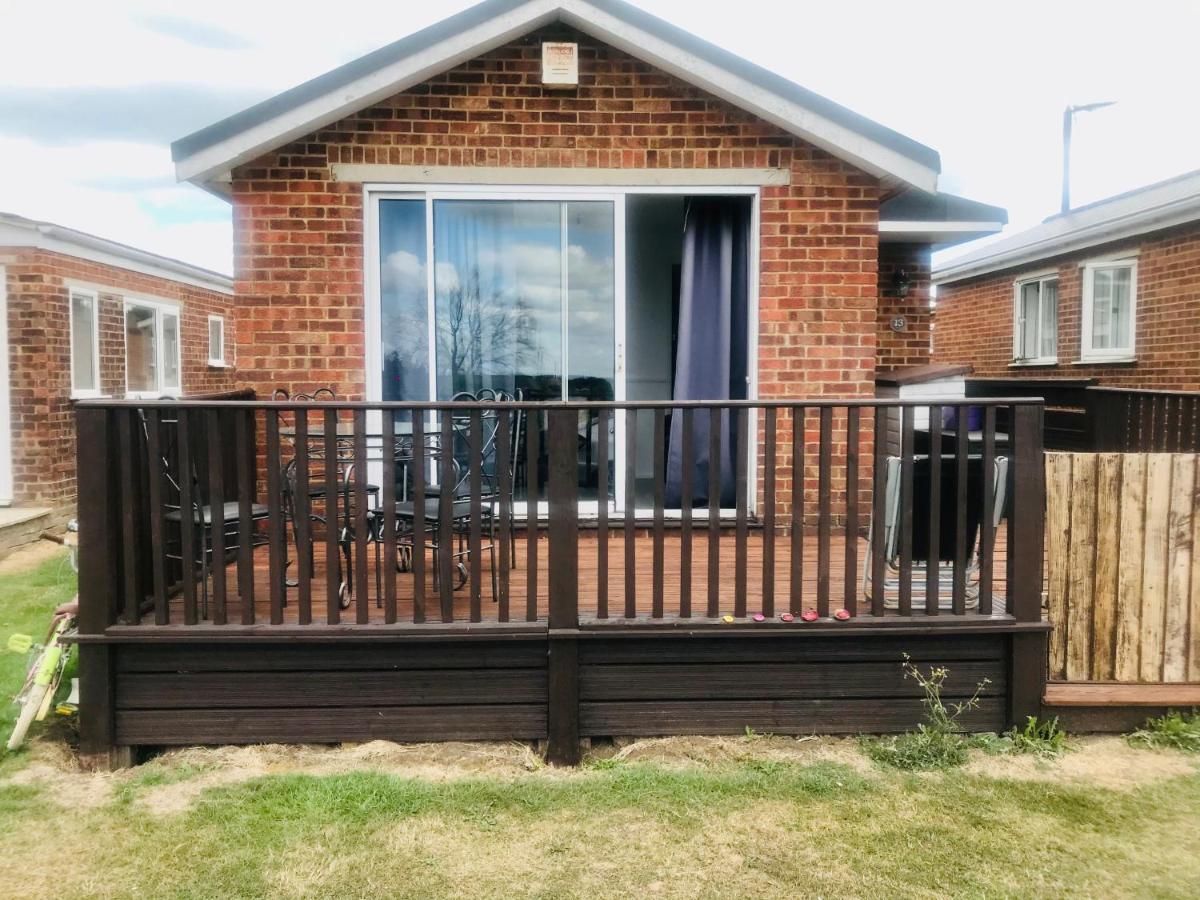 Leysdown-On-Sea Saddlebrook Holiday Park 3 Bedroom Brick Built Chalet Bungalow Exterior photo