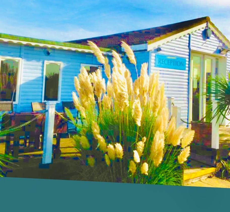 Leysdown-On-Sea Saddlebrook Holiday Park 3 Bedroom Brick Built Chalet Bungalow Exterior photo