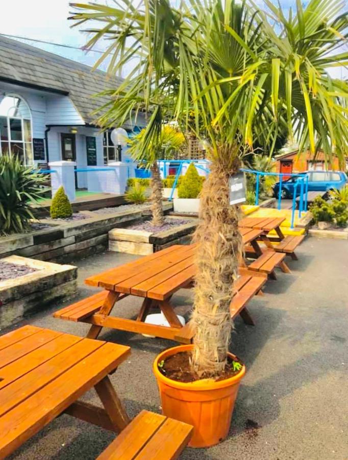 Leysdown-On-Sea Saddlebrook Holiday Park 3 Bedroom Brick Built Chalet Bungalow Exterior photo